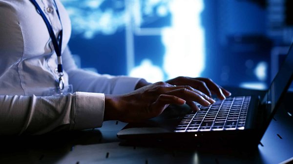 Astuces pratiques pour devenir un expert IA et automatisation